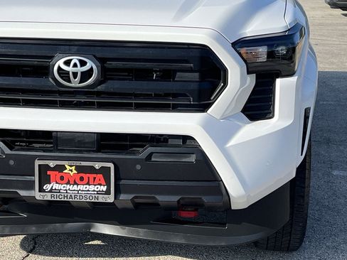 Used 2025 Toyota Tacoma SR w/ SR Upgrade Package RWD image 8