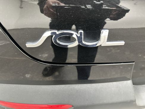 Used 2021 Kia Soul LX image 12