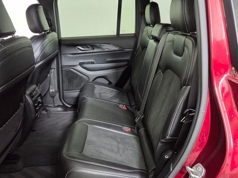 Used 2023 Jeep Grand Cherokee Altitude image 31