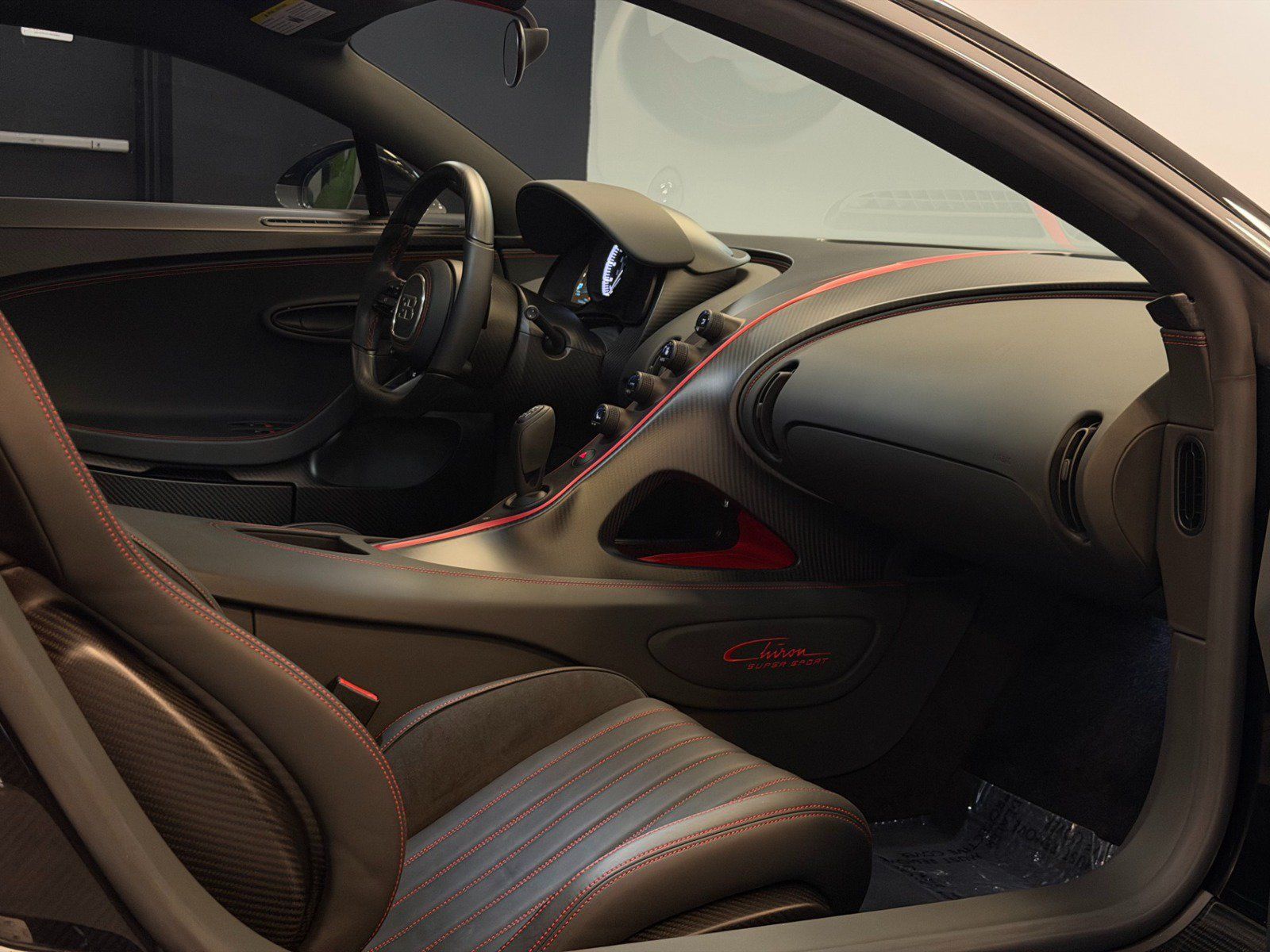 Used 2024 Bugatti Chiron Super Sport AWD/4WD image 35