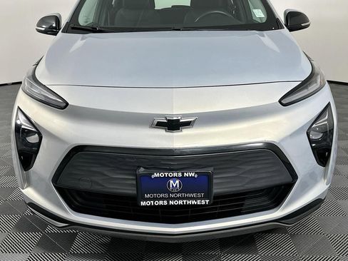 Used 2023 Chevrolet Bolt EUV LT FWD image 2