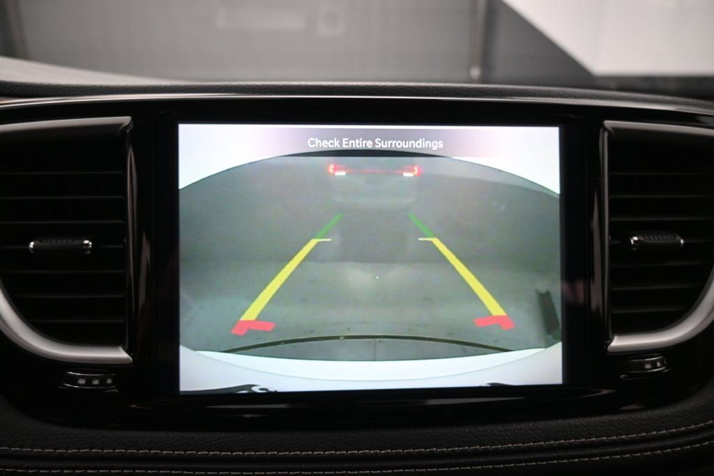 Used 2024 Chrysler Pacifica Limited FWD image 10