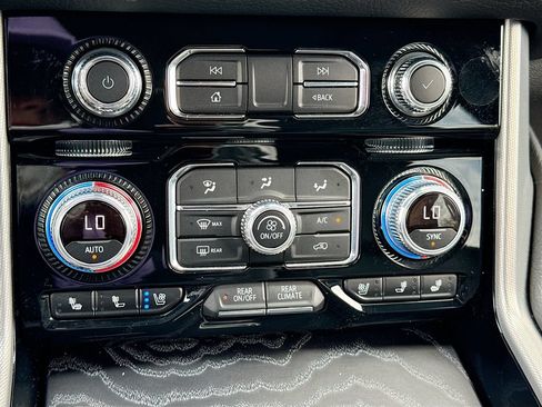 Used 2024 GMC Yukon XL Denali AWD/4WD image 35