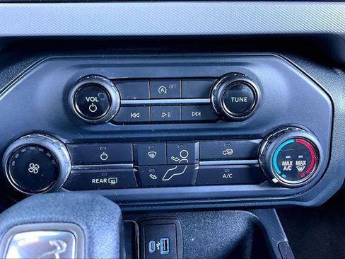 Used 2022 Ford Bronco 2-Door AWD/4WD image 34