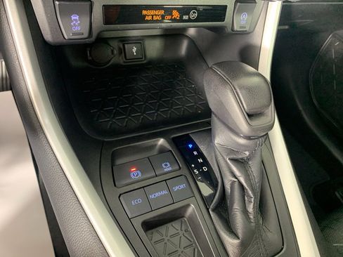 Used 2021 Toyota RAV4 XLE w/ Convenience Package image 24