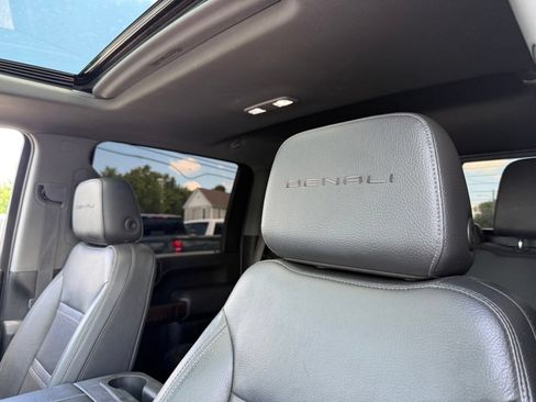 Used 2021 GMC Sierra 2500 Denali w/ Denali Black Diamond Edition AWD/4WD image 14