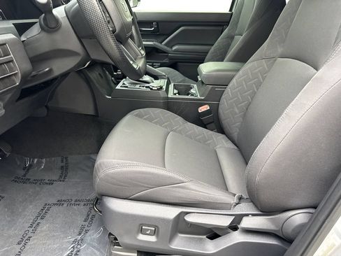 Used 2025 Toyota Tacoma SR AWD/4WD image 26