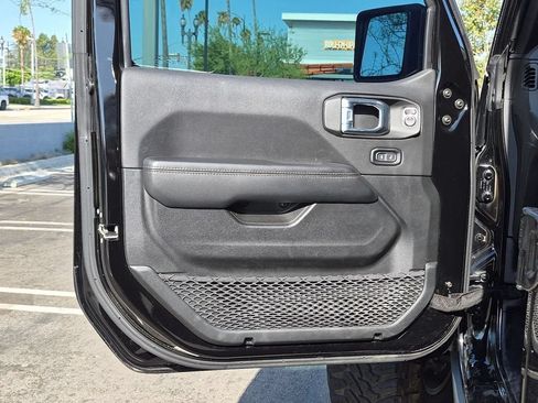 Used 2021 Jeep Wrangler Unlimited Rubicon AWD/4WD image 25