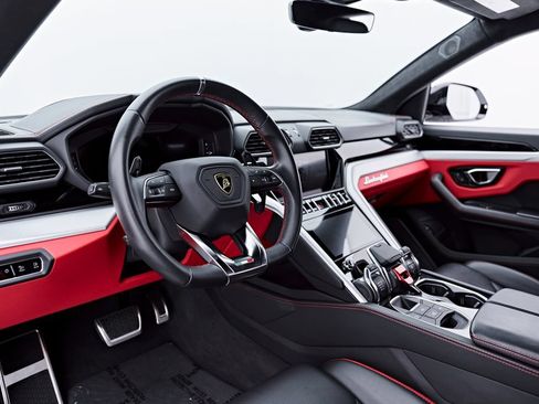 Used 2023 Lamborghini Urus S AWD/4WD image 2