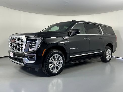Used 2025 GMC Yukon XL Denali AWD/4WD image 3