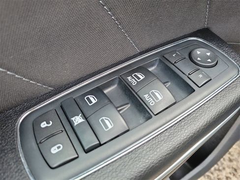 Used 2016 Dodge Charger SXT image 15