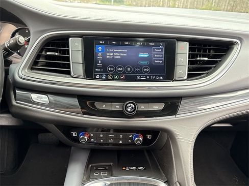 Used 2024 Buick Enclave Premium image 20