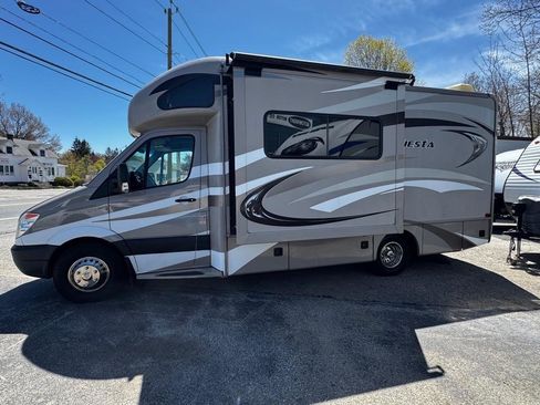 Used 2013 Mercedes-Benz Sprinter 3500 image 3