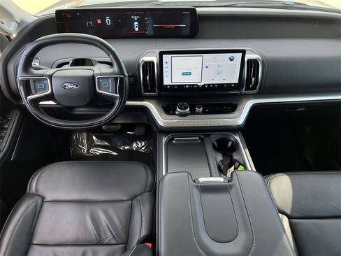 Used 2025 Ford Expedition Max Platinum image 10