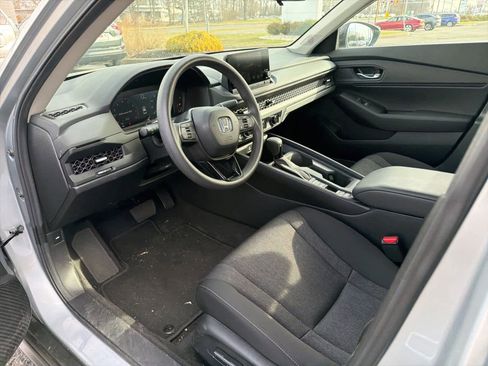 Used 2025 Honda Accord SE image 11