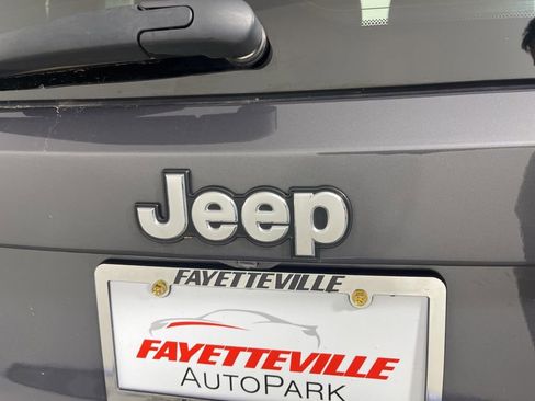 Used 2022 Jeep Renegade Altitude w/ Convenience Group AWD/4WD image 12