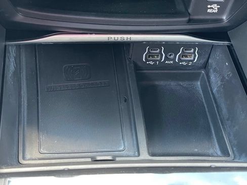 Used 2022 Chrysler Pacifica Limited w/ Uconnect Theater Family Group FWD image 34