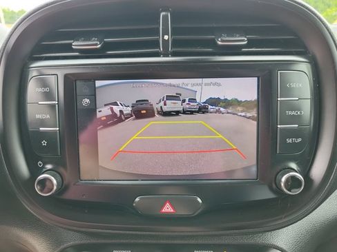 Used 2025 Kia Soul LX w/ LX Technology Package FWD image 10