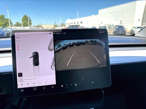 Used 2021 Tesla Model Y Long Range AWD/4WD image 16