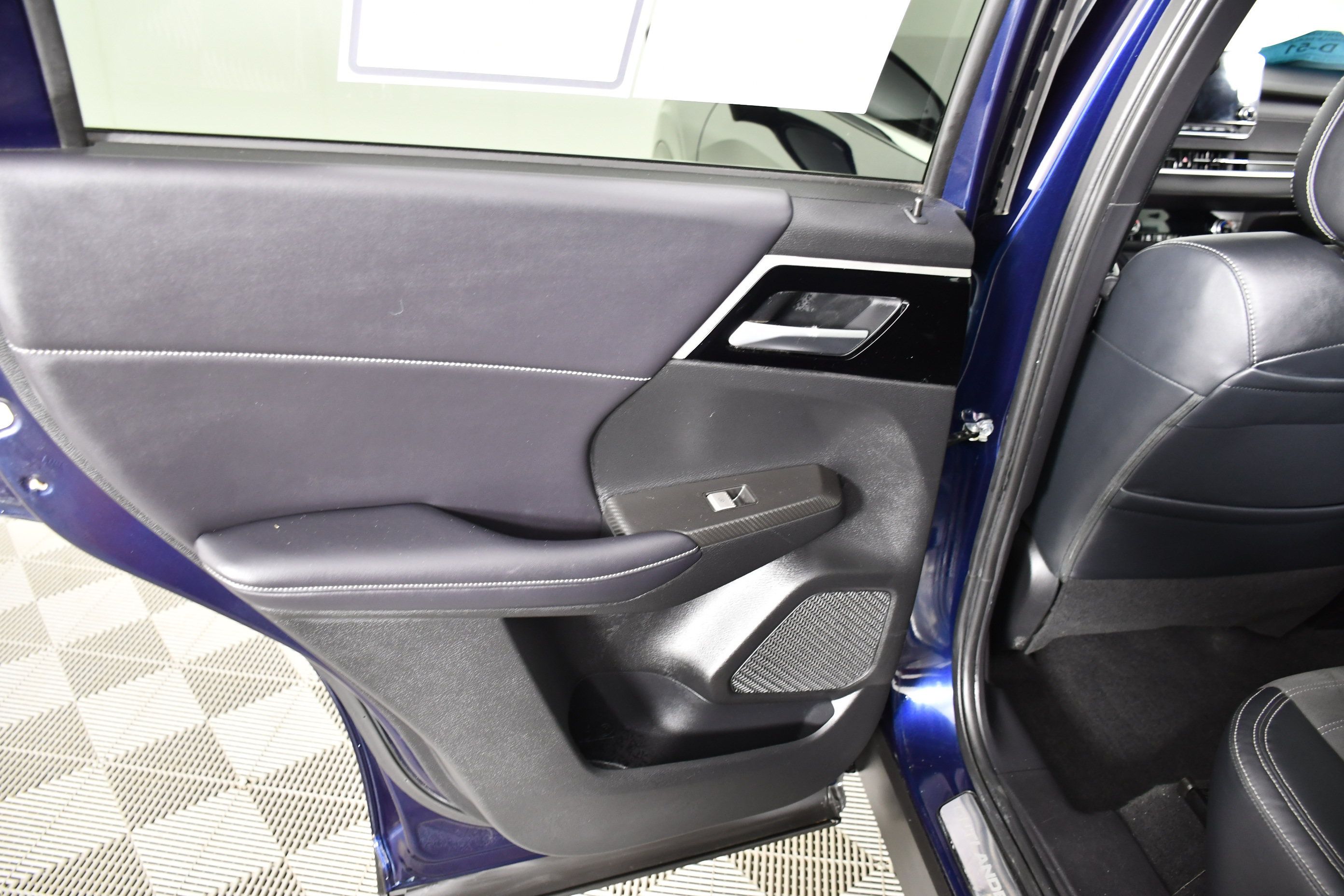 Used 2023 Mitsubishi Outlander SE AWD/4WD image 44