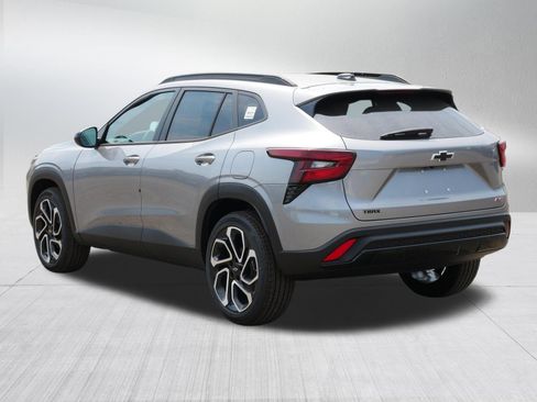 New 2026 Chevrolet Trax RS w/ Sunroof Package FWD image 3