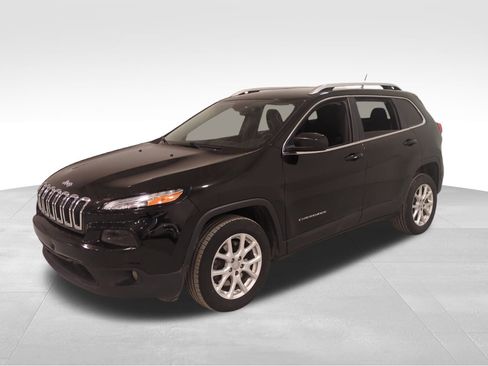Used 2017 Jeep Cherokee Latitude image 8