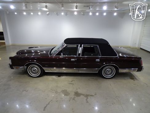 Used 1988 Lincoln Town Car image 5