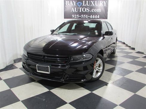 Used 2022 Dodge Charger SXT image 2