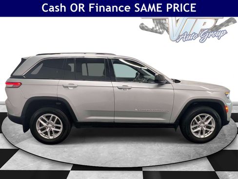 Certified 2025 Jeep Grand Cherokee Laredo X w/ Luxury Tech Group I AWD/4WD image 5