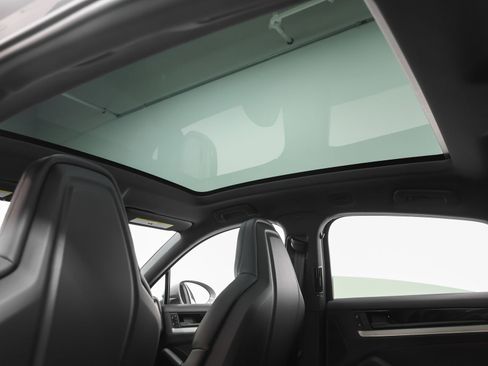 New 2026 Porsche Cayenne Coupe image 44