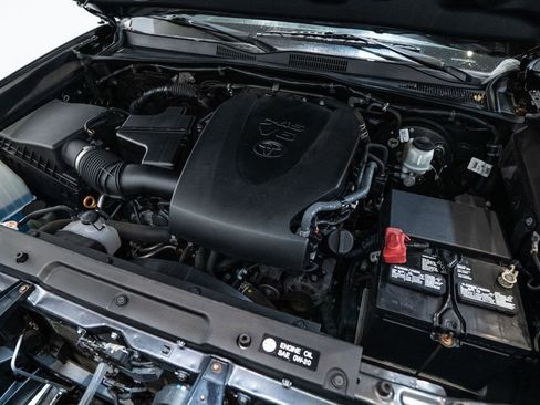 Used 2019 Toyota Tacoma TRD Sport image 30