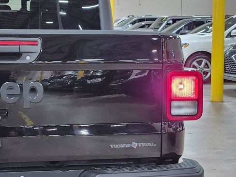 Used 2023 Jeep Gladiator Sport image 22