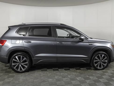 Used 2024 Volkswagen Taos SE FWD image 12