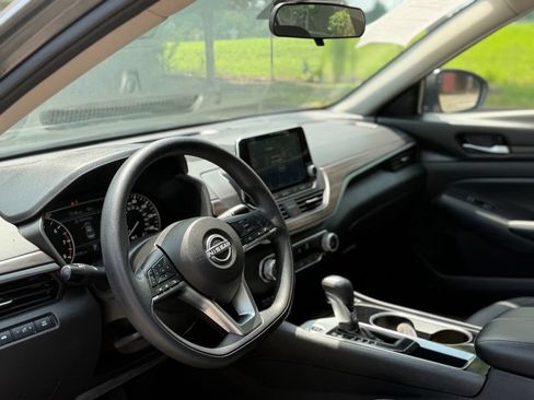 Used 2024 Nissan Altima 2.5 SV FWD image 11