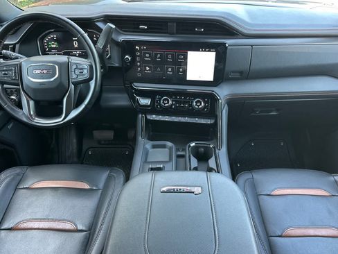 Used 2024 GMC Sierra 2500 AT4 w/ AT4 Premium Plus Package AWD/4WD image 4