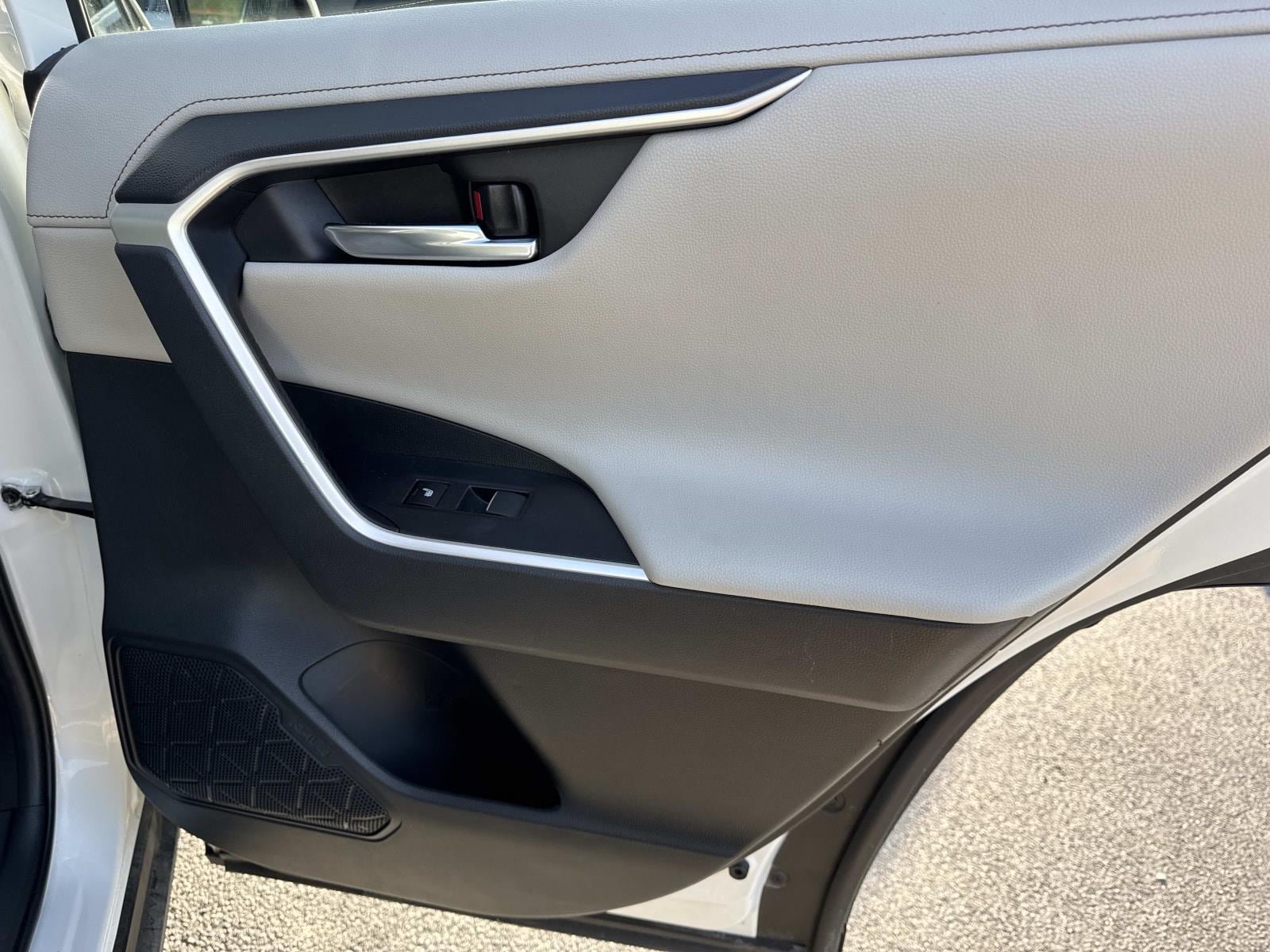 Used 2019 Toyota RAV4 Limited w/ Advanced Technology Package AWD/4WD image 23