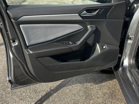 Used 2025 Volkswagen Jetta SE image 21