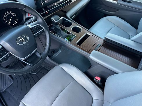 Used 2024 Toyota Sienna XLE image 10