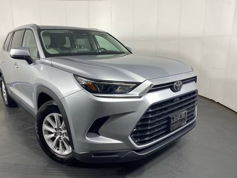 Used 2025 Toyota Grand Highlander FWD image 4