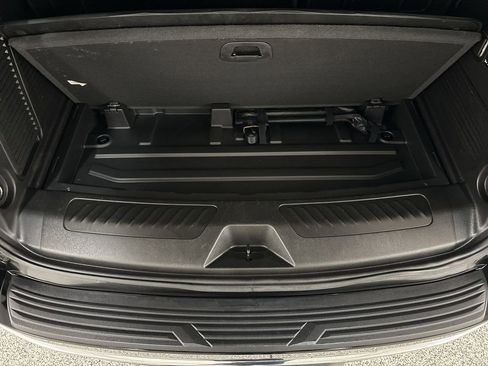 Used 2024 GMC Yukon SLT w/ SLT Luxury Package image 29