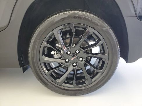 Used 2024 GMC Terrain SLT w/ Elevation Edition FWD image 12