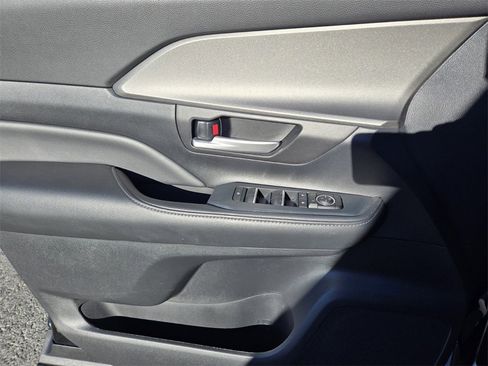Used 2025 Toyota Grand Highlander AWD image 35