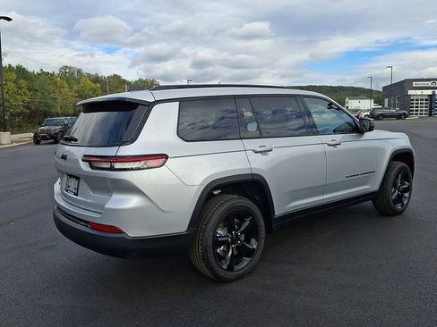 New 2025 Jeep Grand Cherokee L Altitude image 10