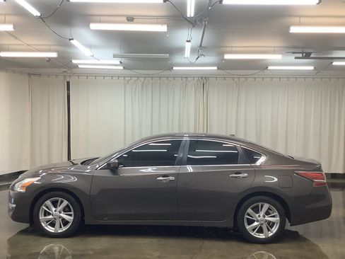 Used 2014 Nissan Altima 2.5 SV FWD image 9