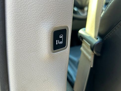 Certified 2023 Chrysler Pacifica Touring-L FWD image 43