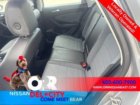 Used 2025 Volkswagen Jetta SE FWD image 10