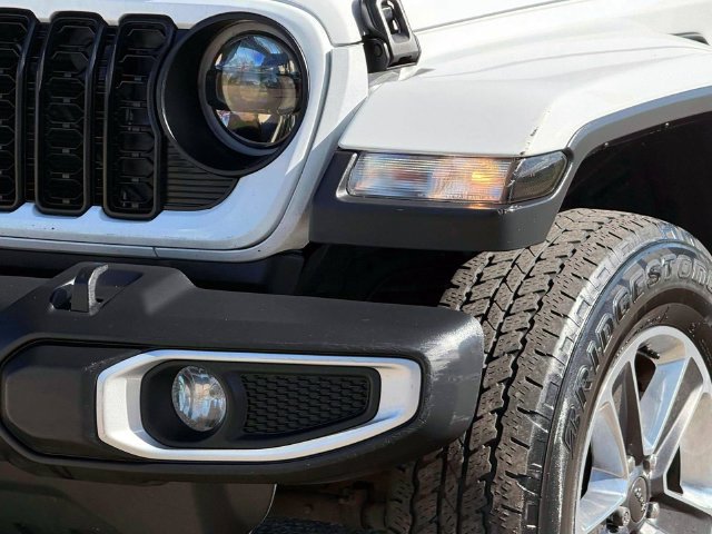 Used 2019 Jeep Wrangler Unlimited Sahara w/ Uconnect 4C Nav & Sound Group AWD/4WD image 8