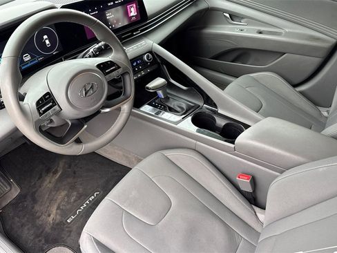 Used 2023 Hyundai Elantra SEL w/ Convenience Package image 4