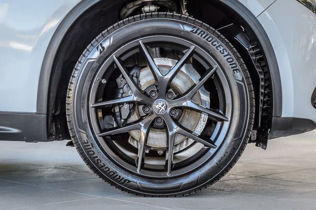 Used 2019 Alfa Romeo Stelvio AWD w/ Nero Edizione image 16