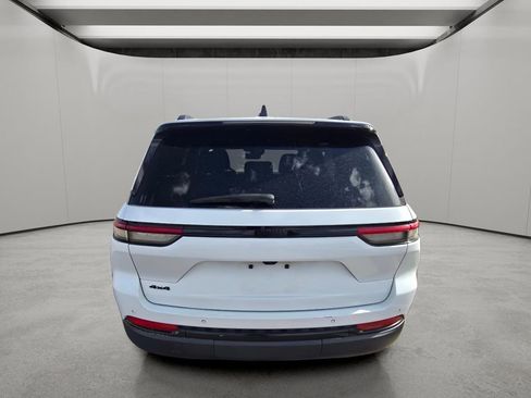 Used 2024 Jeep Grand Cherokee Altitude image 4